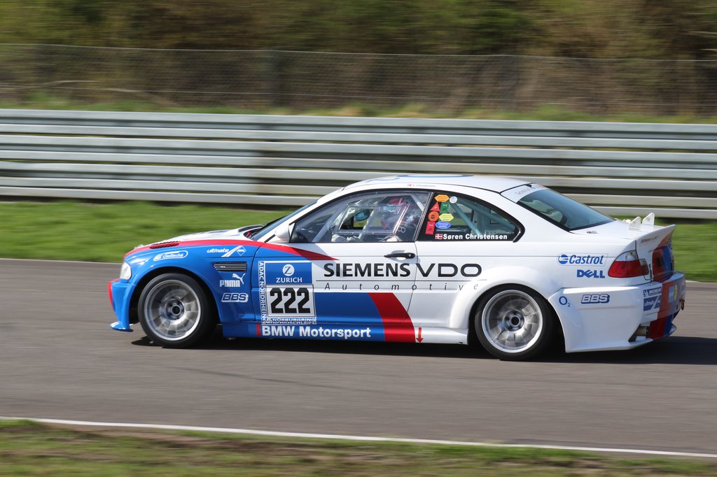 Søren Christensen har en af feltets flotteste biler – men det er ikke kun udseende, men der er bestemt også godt med fart på BMW E46 raceren
(Foto: JJ Media)